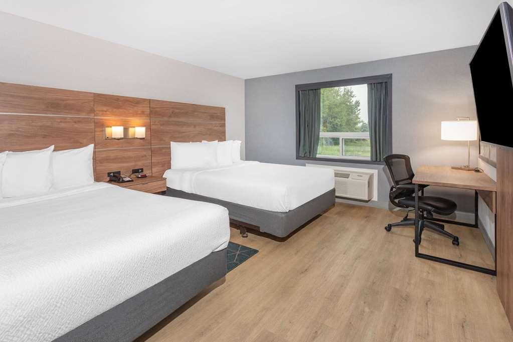 Super 8 By Wyndham Cornwall On Room photo